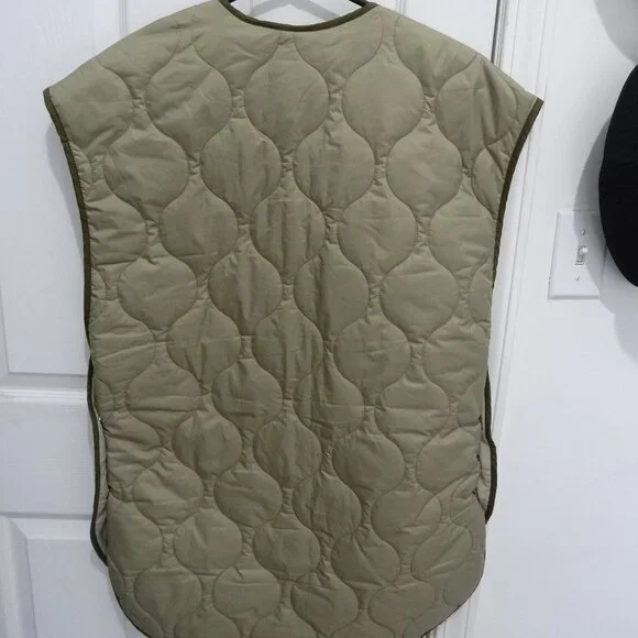*NWOT* H&M Quilted Liner Lightweight Padded Vest, Sage Green, Size XS/S - Picture 2 of 5